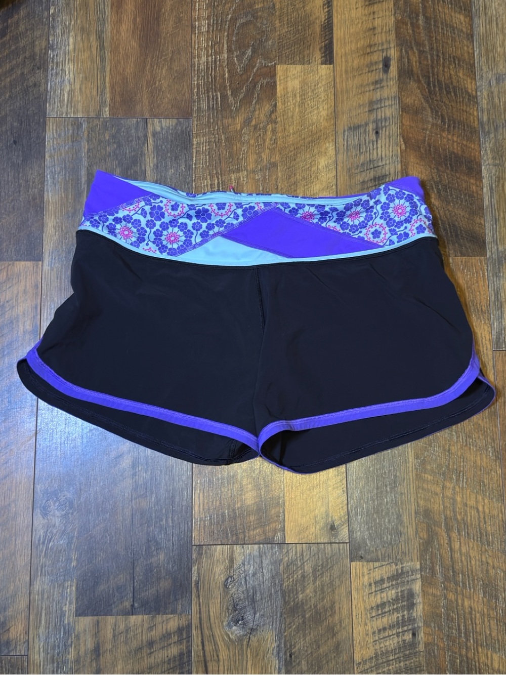 Lululemon groovy run shorts purple power size 10